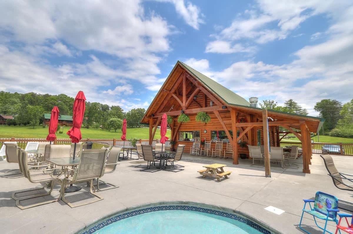Beautiful View! Log Cabin,Fireplace,Hot Tub,Arcade,Pool,Fishing Sevierville Buitenkant foto