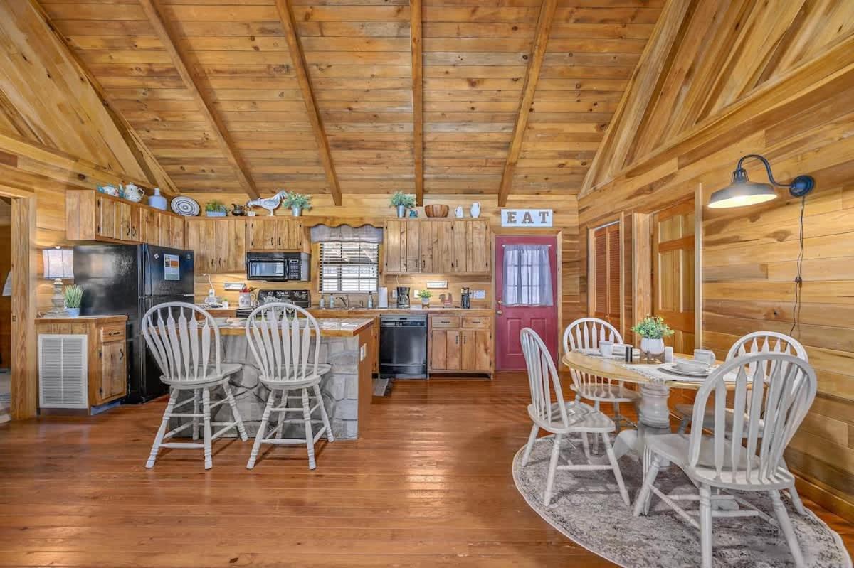 Beautiful View! Log Cabin,Fireplace,Hot Tub,Arcade,Pool,Fishing Sevierville Buitenkant foto