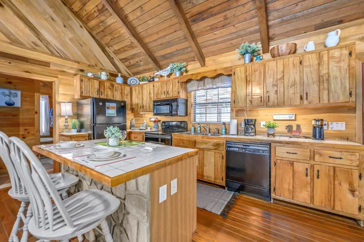 Beautiful View! Log Cabin,Fireplace,Hot Tub,Arcade,Pool,Fishing Sevierville Buitenkant foto