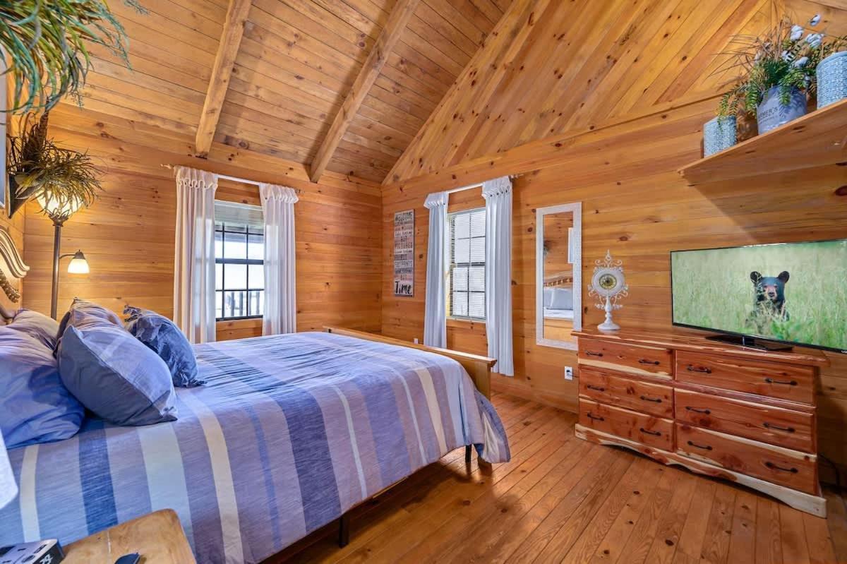 Beautiful View! Log Cabin,Fireplace,Hot Tub,Arcade,Pool,Fishing Sevierville Buitenkant foto