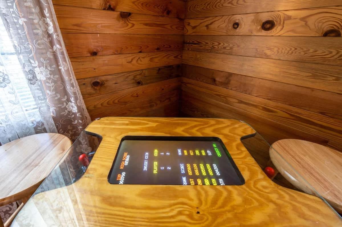 Beautiful View! Log Cabin,Fireplace,Hot Tub,Arcade,Pool,Fishing Sevierville Buitenkant foto
