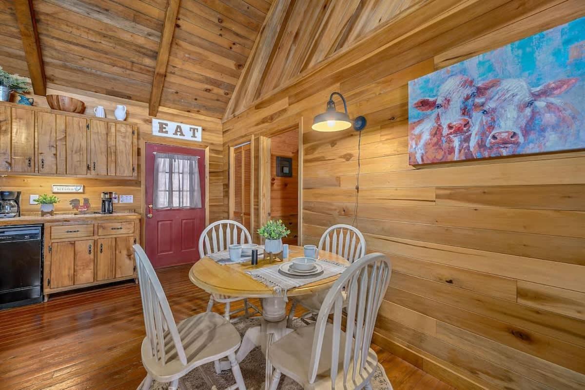 Beautiful View! Log Cabin,Fireplace,Hot Tub,Arcade,Pool,Fishing Sevierville Buitenkant foto