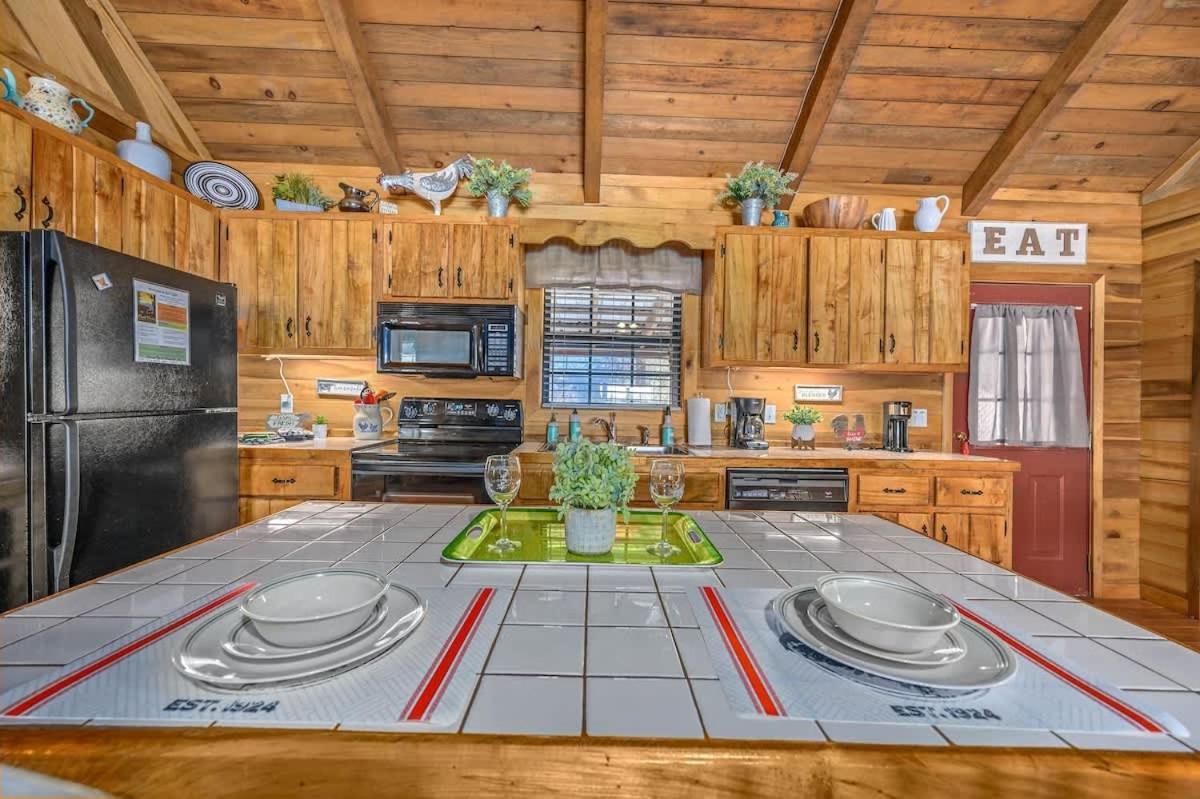 Beautiful View! Log Cabin,Fireplace,Hot Tub,Arcade,Pool,Fishing Sevierville Buitenkant foto