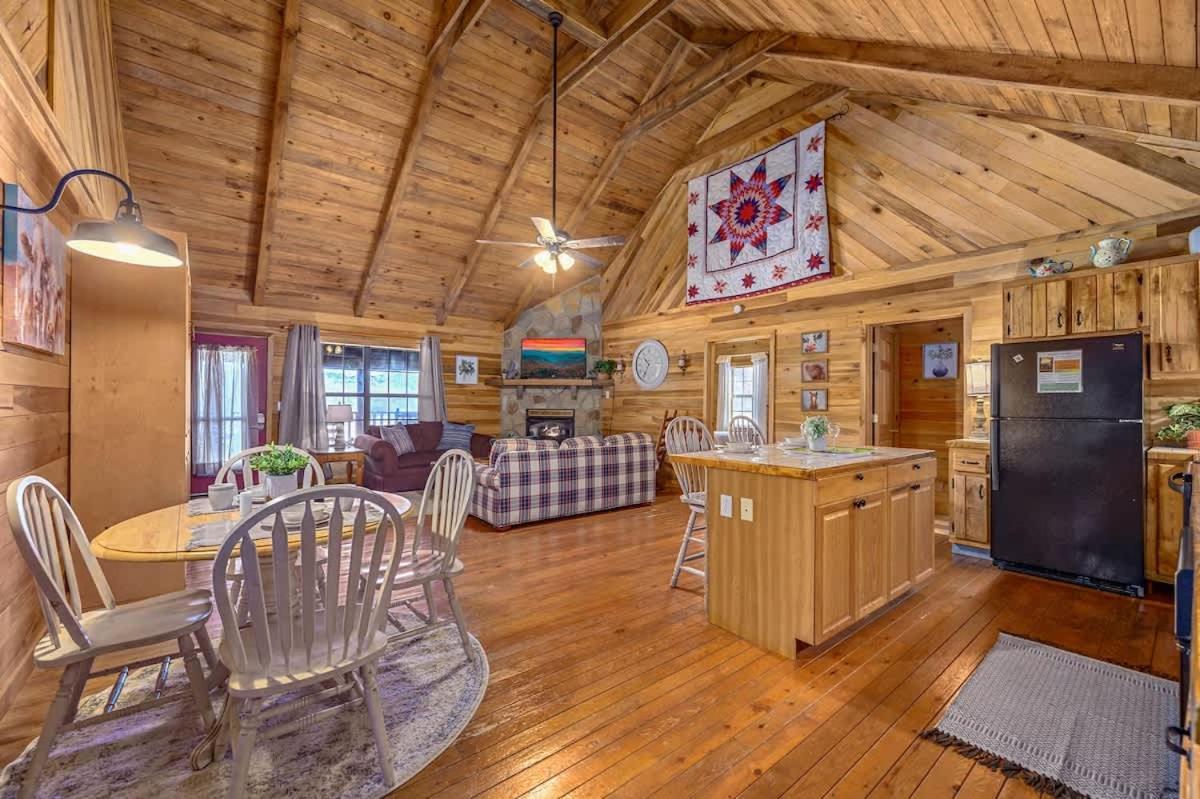 Beautiful View! Log Cabin,Fireplace,Hot Tub,Arcade,Pool,Fishing Sevierville Buitenkant foto