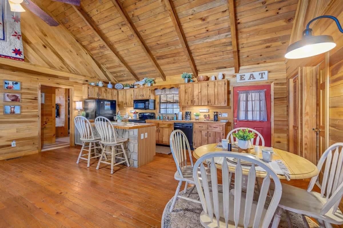 Beautiful View! Log Cabin,Fireplace,Hot Tub,Arcade,Pool,Fishing Sevierville Buitenkant foto